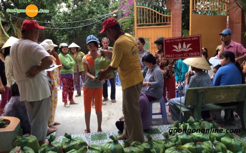 gạo từ thiện quận 2