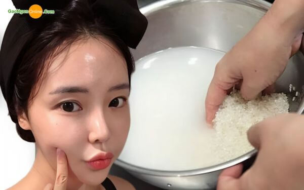 Xịt khoáng da bằng nước vo gạo