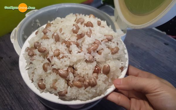 Cách đồ xôi lạc bằng nồi cơm điện